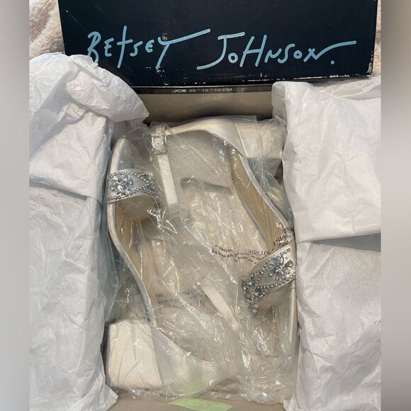 Betsey Johnson wedding shoes. White with rhinestones. Size 8.5. Worn a few hours - Picture 10 of 12